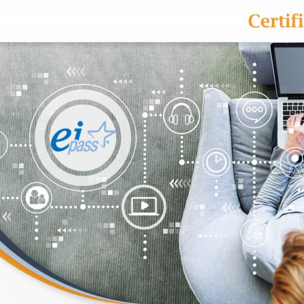 corsista segue lezioni per ottenere la certificazione eipass