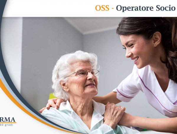 operatrice socio sanitaria insieme a un'assistita