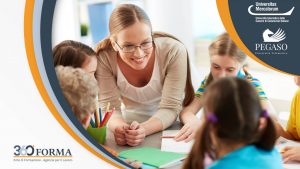 maestra al lavoro dopo aver conseguito la laurea online in scienze dell'educazione e della formazione con unipegaso
