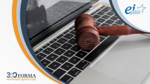 cover corso eipass informatica giuridica raffigurante un pc e un martelletto